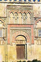 Puerta de al-Hakam II ,llamada de San Miguel, fachada Oeste (hacia 965)  - http://www.morosicristians.com/costumbresmezquita1.htm 