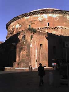 Il Pantheon: nord-est - Fotografia: Francesco Saverio ALESSIO - Creative Commons License - 2007