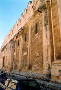Siracusa, Sicilia, Italia: Il Duomo; dal Tempio Dorico ai merli Normanni la Storia dell'Architettura Fotografia: Francesco Saverio ALESSIO copyright © 2000