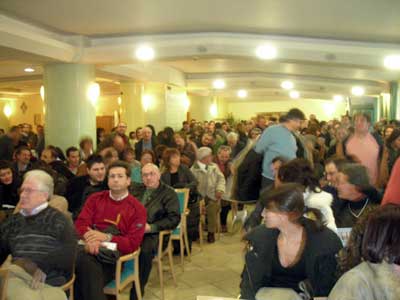 San Giovanni in Fiore, domenica 11 novembre 2007 - una veduta del pubblico alla presentazione de La società sparente - fotografia: Carmine Talerico - © copyright 2007 