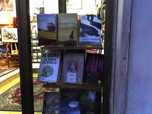 Crotone: Libreria Cerrelli - La società sparente insieme a Gomorra di Roberto Saviano - fotografia di Francesco Saverio Alessio - copyleft